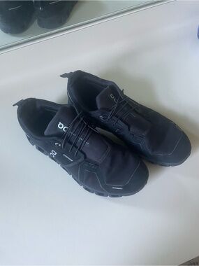 On Running Cloudventure Men’s Black Trail Running Shoes, size 11
